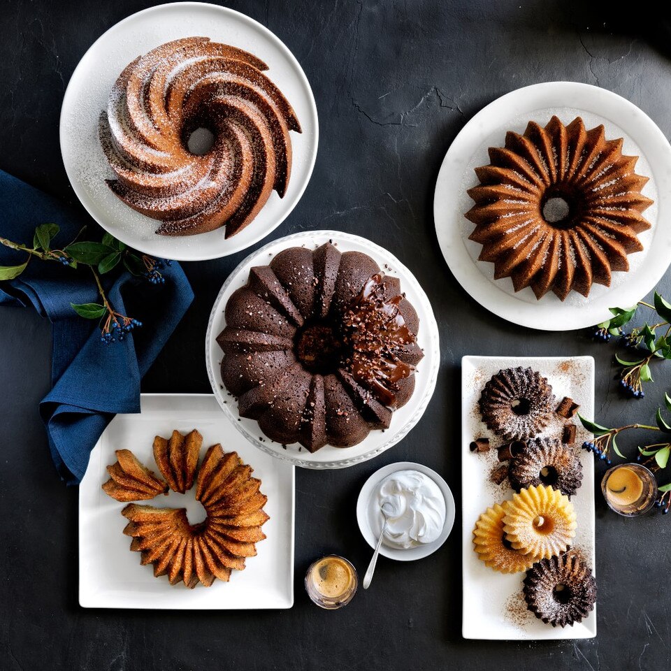Williams Sonoma Nordic Ware Heritage Bundt® Pan